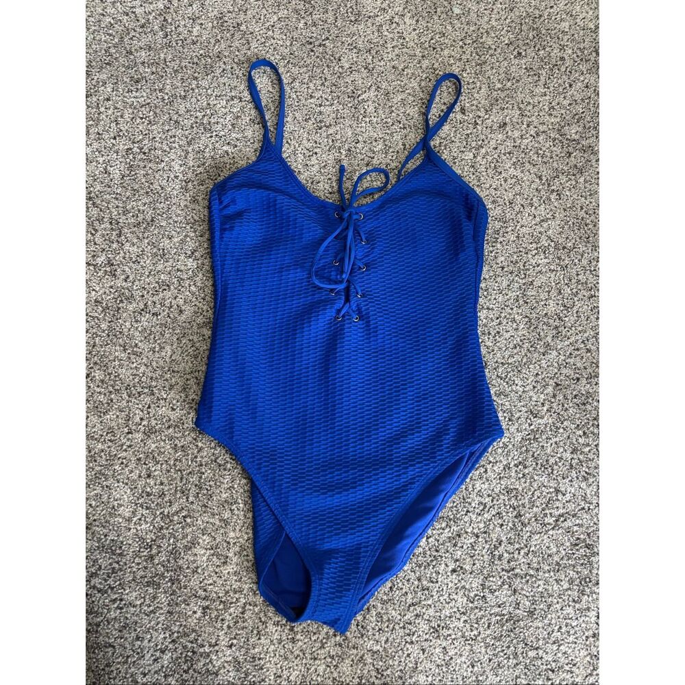 ❤️Kenneth Cole Textured Lace Up Swimsuit
